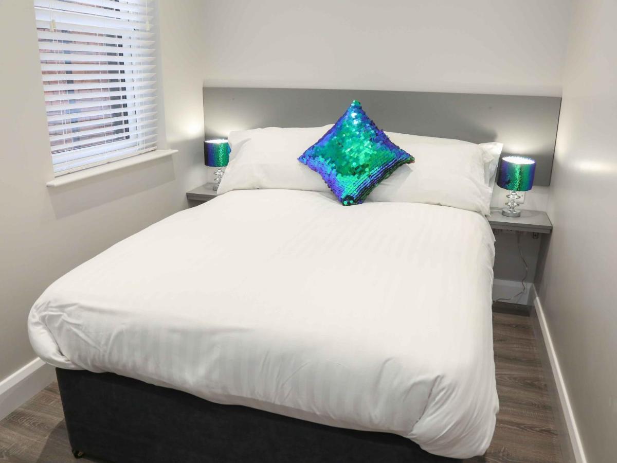 Serviced - Eglantine * Belfast